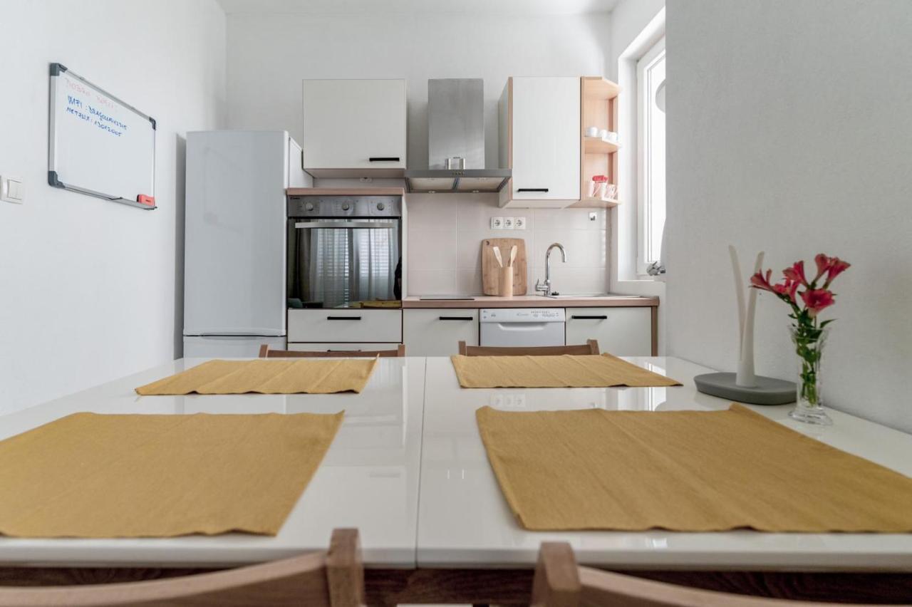 Apartments Happy Sukošan Eksteriør bilde